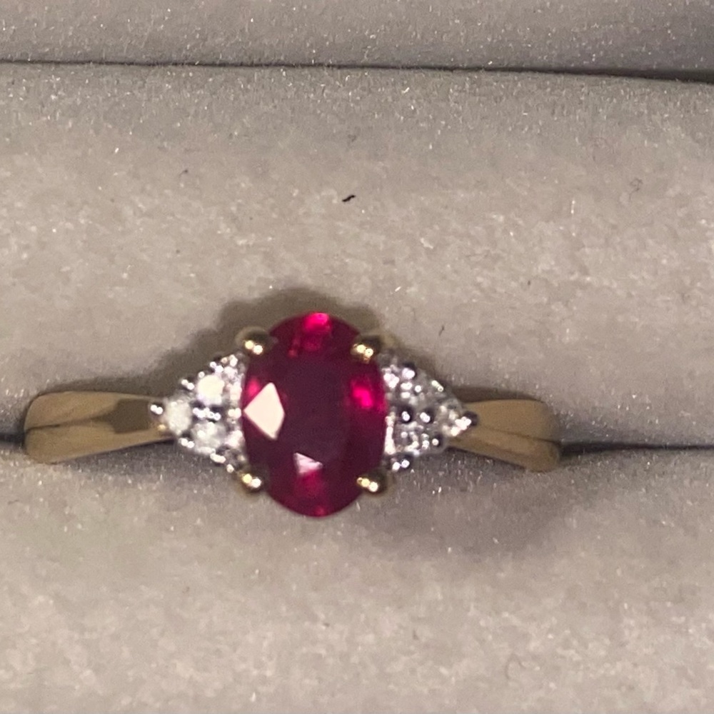 14 KT Gold Red Gemstone Ring